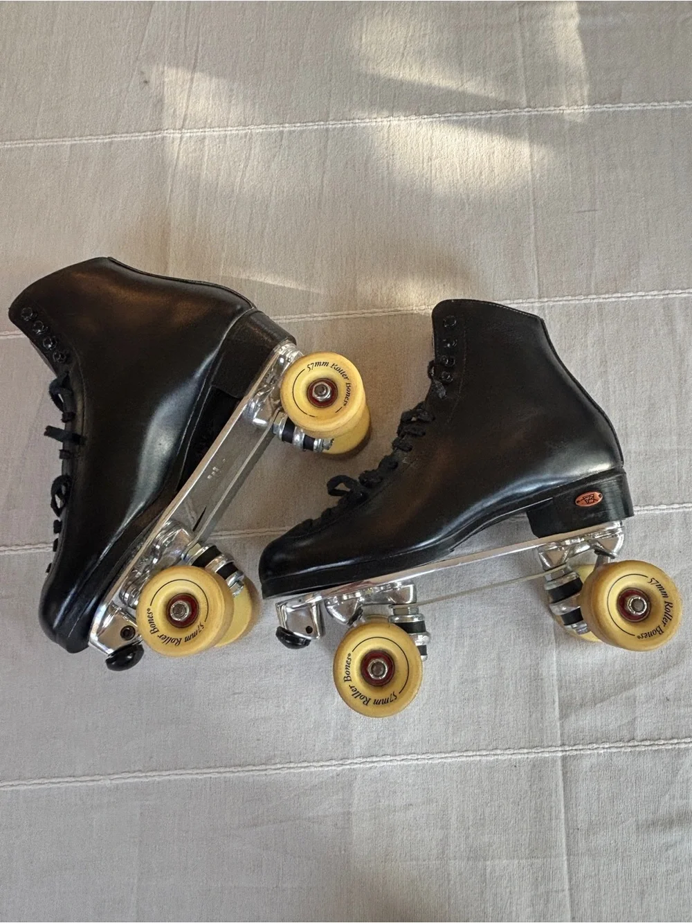 Vintage Riedell Roller Skates Black Leather Sure-Grip Plates Rollerbones Wheels - Picture 2 of 13